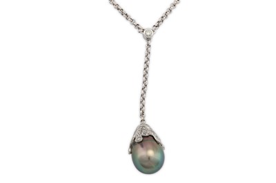 Lot 8 - A cultured pearl and diamond necklace