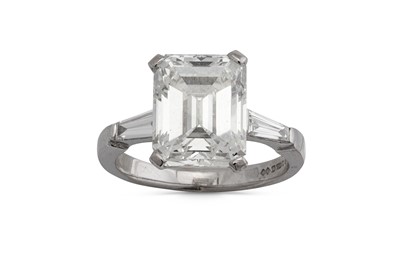 Lot 108 - A diamond single-stone ring
