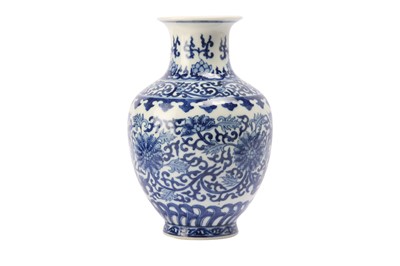 Lot 431 - A CHINESE BLUE AND WHITE 'DRAGON AND PHOENIX' VASE.