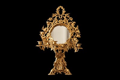 Lot 98 - A ROCOCO STYLE GILT METAL TABLE MIRROR / GIRONDOLE