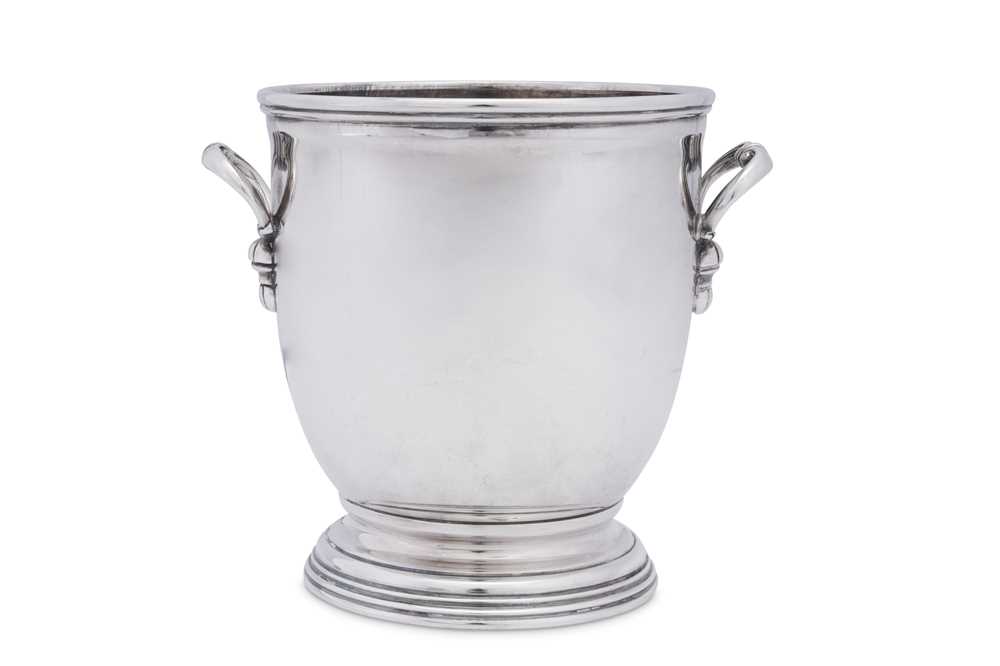 Lot 146 - A late 20th century Italian 800 standard silver bottle or wine cooler, Treviso by Angelo Schiavon (reg. 1957)