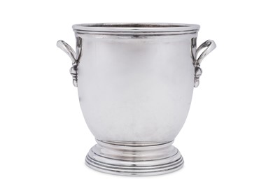 Lot 146 - A late 20th century Italian 800 standard silver bottle or wine cooler, Treviso by Angelo Schiavon (reg. 1957)