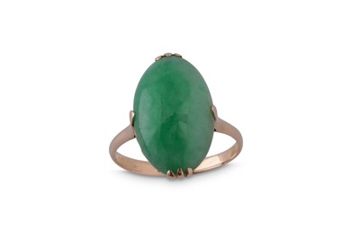 Lot 622 - A JADE RING