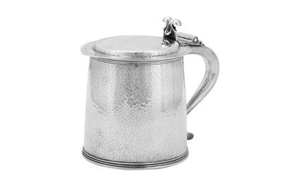 Lot 575 - An Edwardian Britannia standard silver tankard, London 1902 by Carrington & Co (John Bodman Carrington)