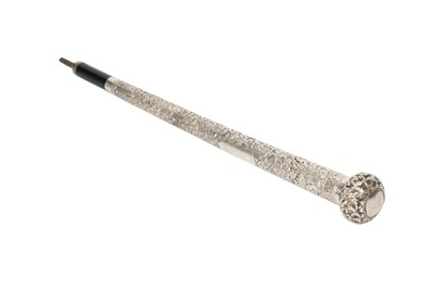 Lot 376 - AN INDIAN SILVER UMBRELLA HANDLE