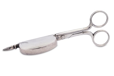 Lot 565 - A pair of Queen Anne Britannia standard silver wick trimmers or snuffers, London 1702 by John Fawdrey I (reg. April 1697)