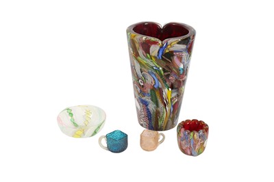 Lot 104 - AN A.V.E.M 'TUTTI FRUTTI' MURANO GLASS VASE , CIRCA 1960s