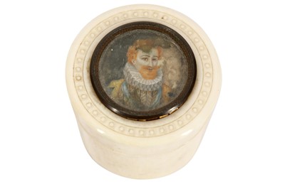 Lot 337 - AN IVORY CYLINDRICAL COUNTER JAR, LATE 19TH CENTURY