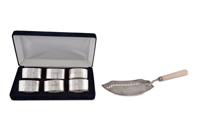 Lot 589 - A GEORGE III STERLING SILVER AND IVROY FISH SLICE, LONDON 1798 BY JOHN SHEKELTON