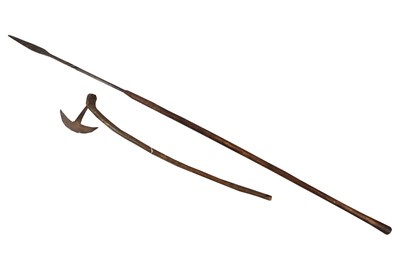 Lot 275 - A TRIBAL AXE, 20TH CENTURY