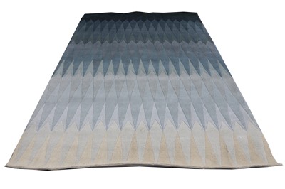 Lot 305 - A CONTEMPORARY LINIE DESIGN 'ACACIA GREY' HANDMADE INDIAN WOOL RUG
