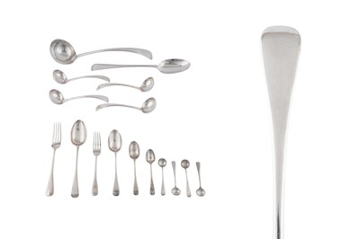 Lot 389 - A cased George V sterling silver table service of flatware / canteen, London 1910 by William Hutton and Sons