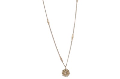 Lot 634 - A PENDANT NECKLACE
