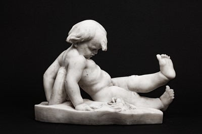 Lot 124 - A LATE 19TH CENTURY ITALIAN WHITE MARBLE FIGURE OF A BOY WITH A CRAB