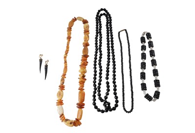 Lot 641 - A GROUP LOT OF JEWELLERY