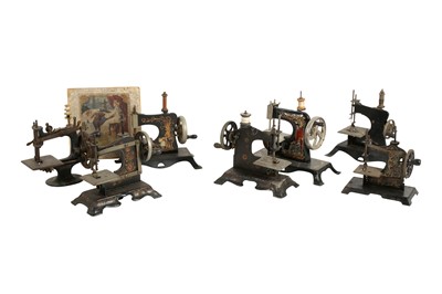 Lot 239 - HABERDASHERY: A MINIATURE SINGER TABLE MOUNTED SEWING MACHINE