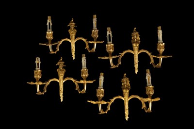 Lot 103 - A SET OF FOUR EARLY 20TH CENTURY FRENCH CHINOISERIE STYLE GILT BRONZE WALL LIGHTS