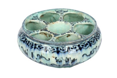Lot 287 - A TIMURID-STYLE BLUE AND WHITE POTTERY FLOWER VESSEL