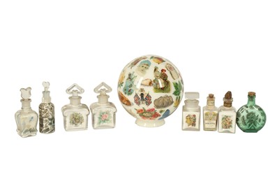 Lot 232 - GLASS: A DECORATIVE DECALCOMANIA SHADE, MID 20TH CENTURY
