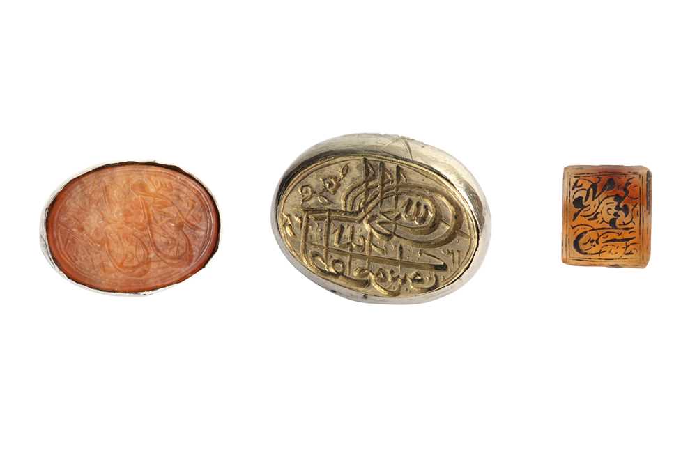 Lot 244 - THREE INTAGLIO HARDSTONE SEALS