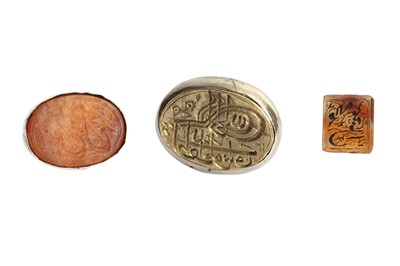 Lot 244 - THREE INTAGLIO HARDSTONE SEALS