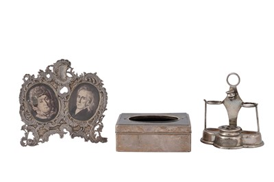 Lot 860 - A MIXED GROUP OF SILVER ITEMS