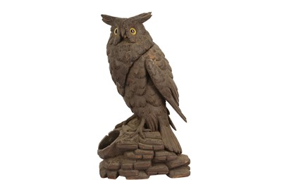 Lot 208 - A LATE 19TH CENTURY SWISS BLACK FOREST CARVED WOOD OWL TOBACCO BOX