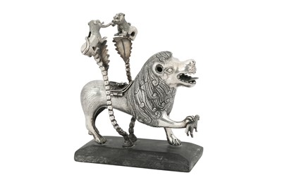 Lot 216 - A SOLID SILVER LION-SHAPED DECORATIVE ORNAMENT
