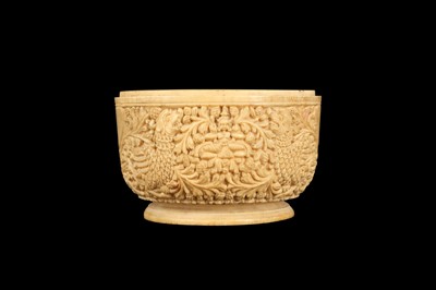 Lot 7 - A CARVED IVORY BOWL, SRI LANKA, PROBABLY KANDY, 16TH/ 17TH CENTURY