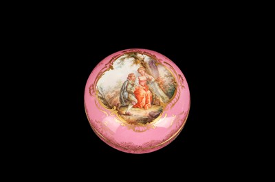 Lot 183 - A 19TH CENTURY MEISSEN PORCELAIN TRINKET BOX