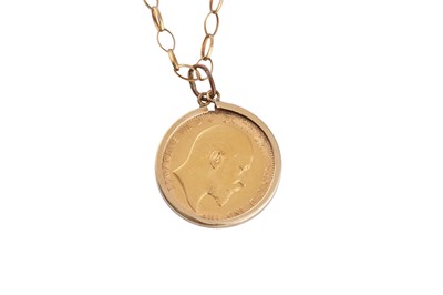 Lot 729 - A SOVEREIGN PENDANT NECKLACE
