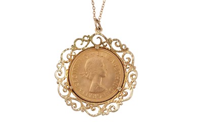 Lot 730 - A SOVEREIGN PENDANT NECKLACE