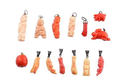 Lot 735 - λ A COLLECTION OF CORAL PENDANTS AND BEADS