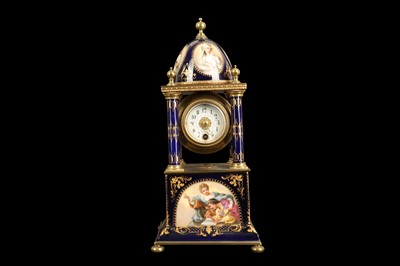 Lot 290 - AN EARLY 20TH CENTURY VIENNESE PORCELAIN AND GILT BRASS MANTEL CLOCK