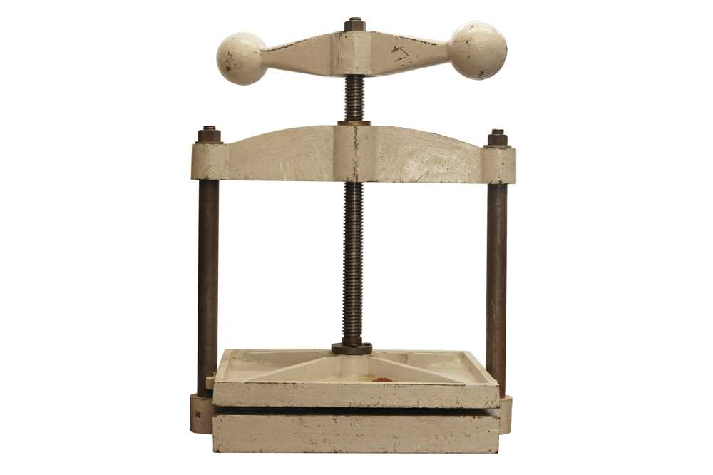 Lot 1543 - Bookbinding equipment
