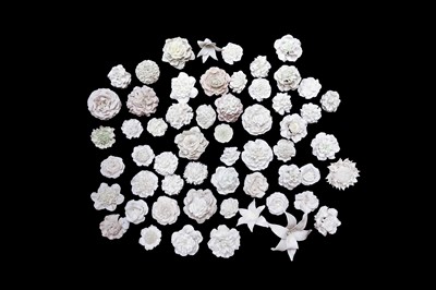 Lot 239 - A VERY LARGE COLLECTION OF 19TH CENTURY AND LATER VINCENNES STYLE PORCELAIN FLOWERS