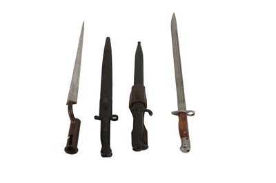 Lot 934 - A STEEL SOCKET BAYONET BY JOHN GILL, EARLY 19TH CENTURY