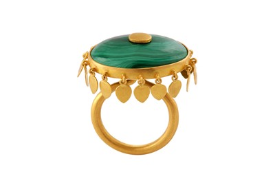 Lot 157 - A malachite fringe ring