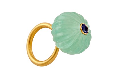 Lot 147 - An emerald and sapphire dress ring