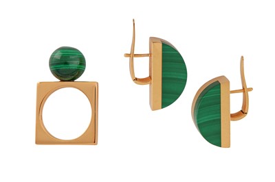 Lot 170 - A malachite ring and earrings