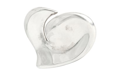 Lot 459 - Tiffany & Co. by Elsa Peretti Silver Heart Belt Buckle