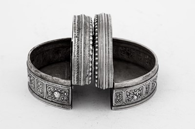 Lot 190 - Two similar early 20th century Burmese unmarked silver lime boxes, Shan States circa 1910