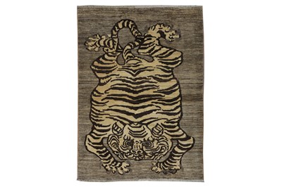 Lot 65 - A FINE TIGER DESIGN RUG