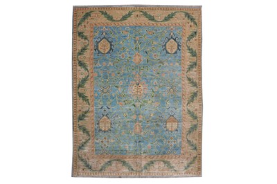 Lot 5 - A FINE ARTS & CRAFTS DESIGN CARPET