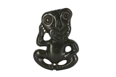 Lot 537 - A CARVED GREENSTONE TIKI PENDANT, NEW ZEALAND