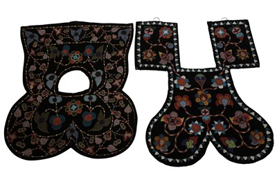 Lot 546 - A BEADWORK COLLAR, LATE 19TH/ EARLY 20TH CENTURY