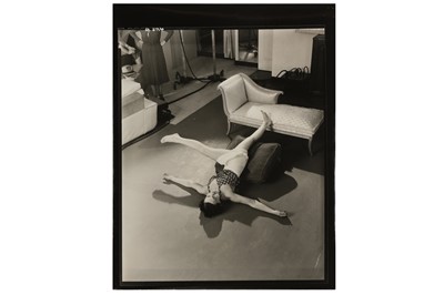 Lot 258 - Martin Munkàcsi (1896-1963)