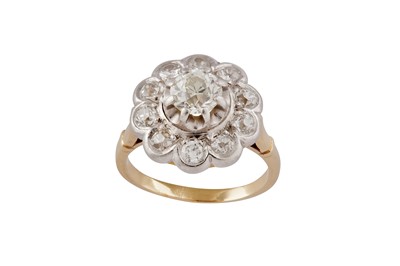Lot 97 - A diamond cluster ring