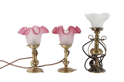 Lot 302 - A PAIR OF BRASS WALL MOUNTED LIGHTS, LATE 19TH/EARLY 20TH CENTURY