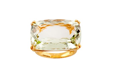 Lot 144 - A gold and green quartz ring
